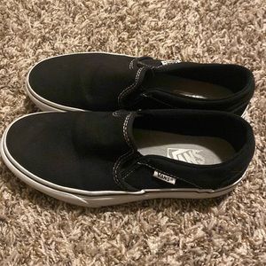 Black and white Vans slip on shoe, US size 6